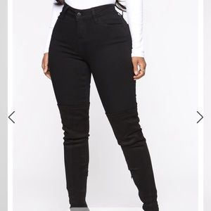 Classic Mid Rise Skinny Jeans - Black